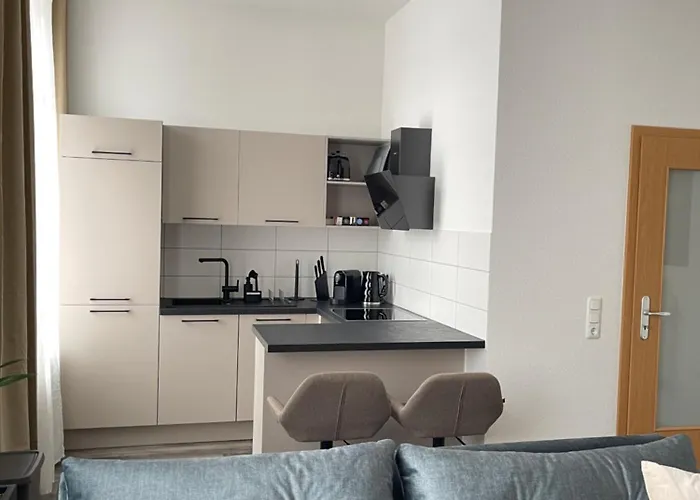 Moderne Und Stilvolle Wohnung Direkt Am Teich