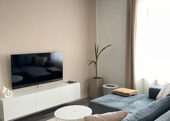 Moderne Und Stilvolle Wohnung Direkt Am Teich