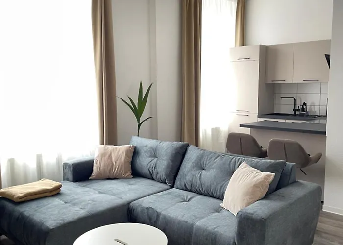 Moderne Und Stilvolle Wohnung Direkt Am Teich